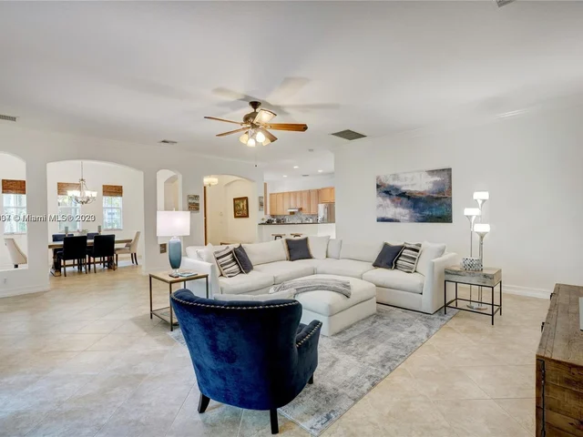 349 Chambord Ter # 349, Palm Beach Gardens FL 33410