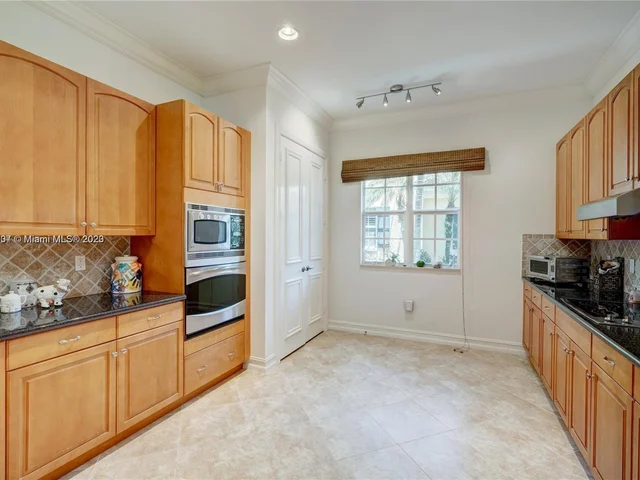 349 Chambord Ter # 349, Palm Beach Gardens FL 33410