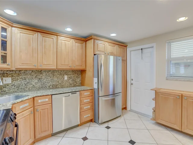 3050 NE 16th Ave # 107, Oakland Park FL 33334