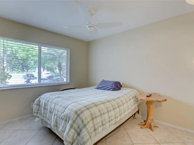 3050 NE 16th Ave # 107, Oakland Park FL 33334