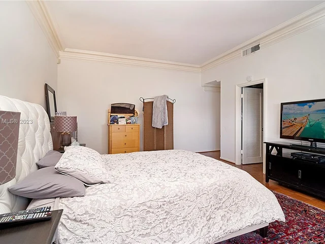 5640 Collins Ave # 8A, Miami Beach FL 33140