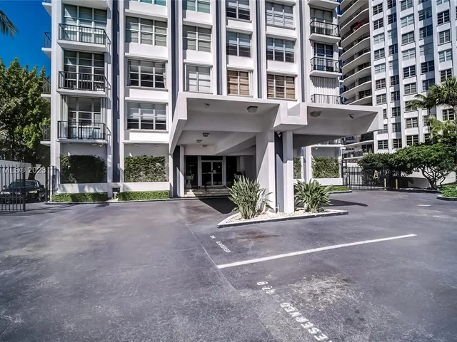 5640 Collins Ave # 8A, Miami Beach FL 33140