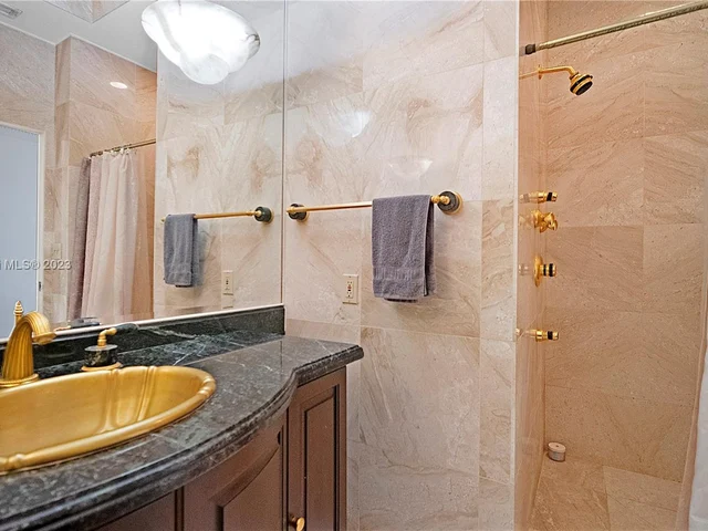 5640 Collins Ave # 8A, Miami Beach FL 33140