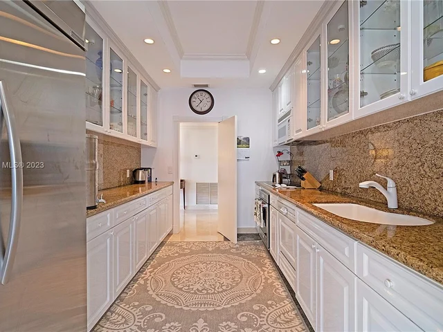 5640 Collins Ave # 8A, Miami Beach FL 33140