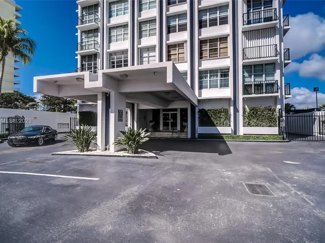 5640 Collins Ave # 8A, Miami Beach FL 33140