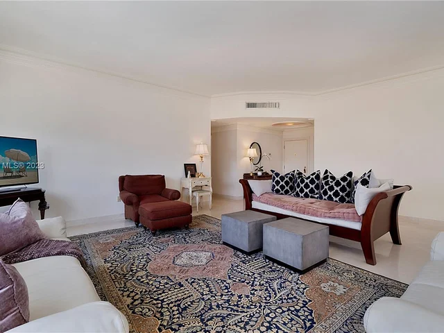 5640 Collins Ave # 8A, Miami Beach FL 33140