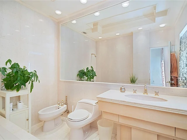 5640 Collins Ave # 8A, Miami Beach FL 33140