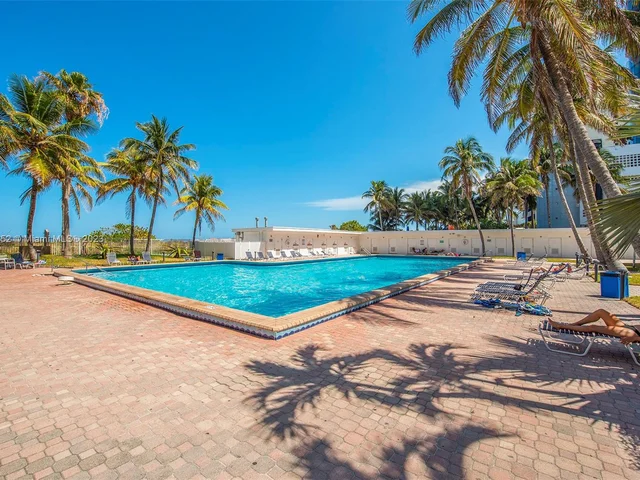 6345 Collins Ave # 814, Miami Beach FL 33141