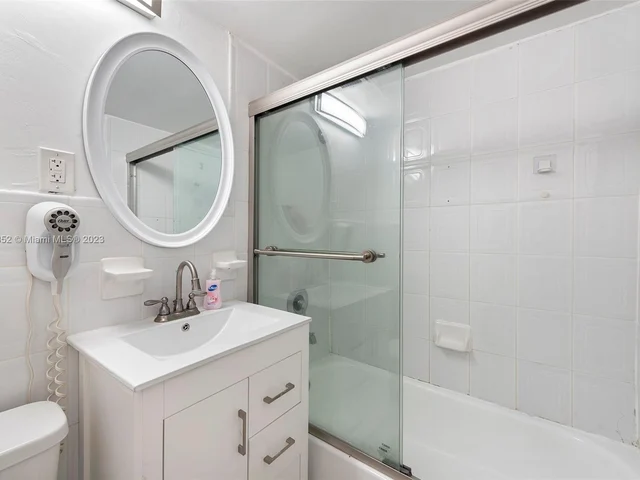 6345 Collins Ave # 814, Miami Beach FL 33141