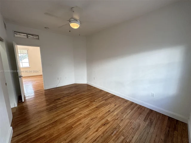 2840 Pine Tree Dr # 5, Miami Beach FL 33140