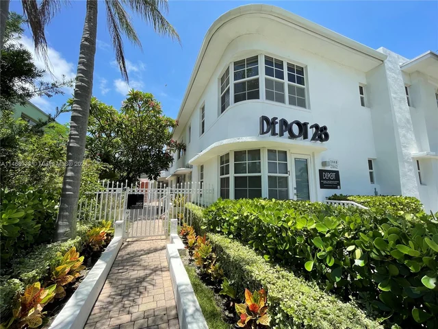 2840 Pine Tree Dr # 5, Miami Beach FL 33140