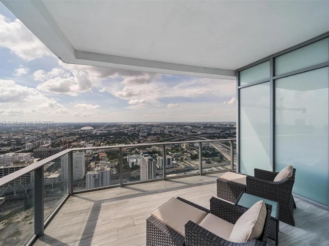 851 NE 1st Ave # 5106, Miami FL 33132