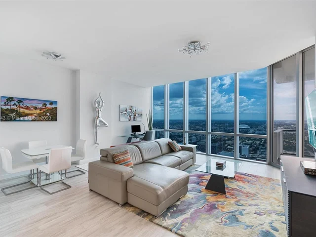 851 NE 1st Ave # 5106, Miami FL 33132