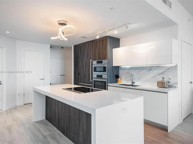 851 NE 1st Ave # 5106, Miami FL 33132