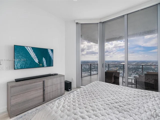 851 NE 1st Ave # 5106, Miami FL 33132