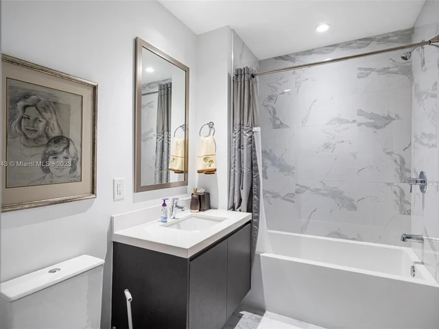 851 NE 1st Ave # 5106, Miami FL 33132