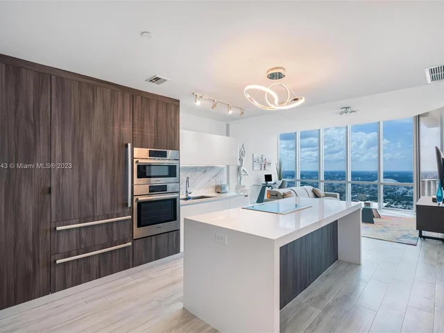 851 NE 1st Ave # 5106, Miami FL 33132