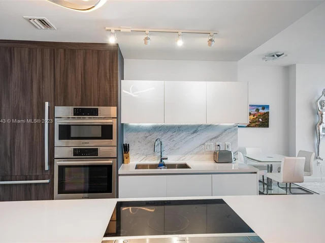 851 NE 1st Ave # 5106, Miami FL 33132