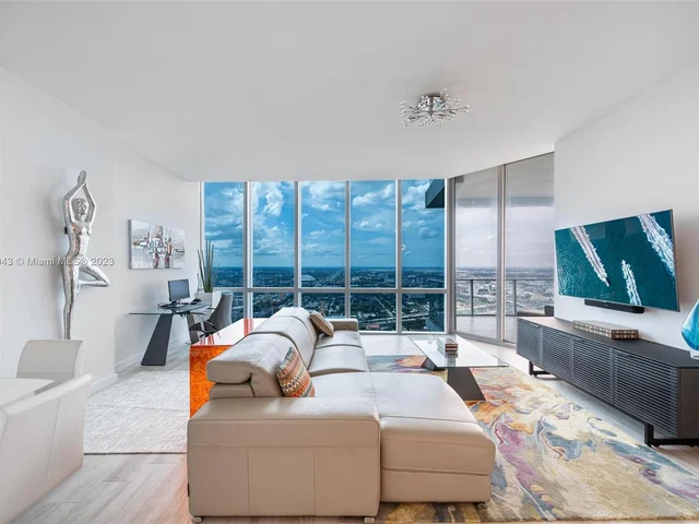 851 NE 1st Ave # 5106, Miami FL 33132