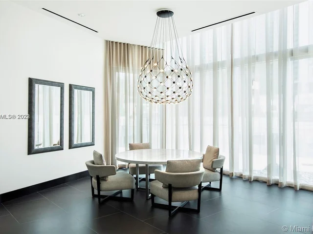 851 NE 1st Ave # 5106, Miami FL 33132