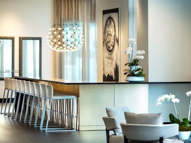 851 NE 1st Ave # 5106, Miami FL 33132