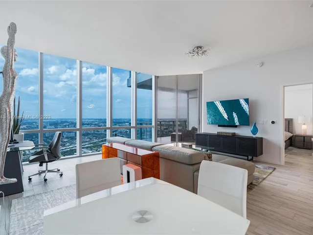 851 NE 1st Ave # 5106, Miami FL 33132
