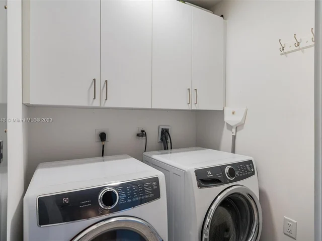 851 NE 1st Ave # 5106, Miami FL 33132