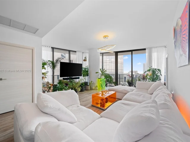 801 S Miami Ave # 5105, Miami FL 33130