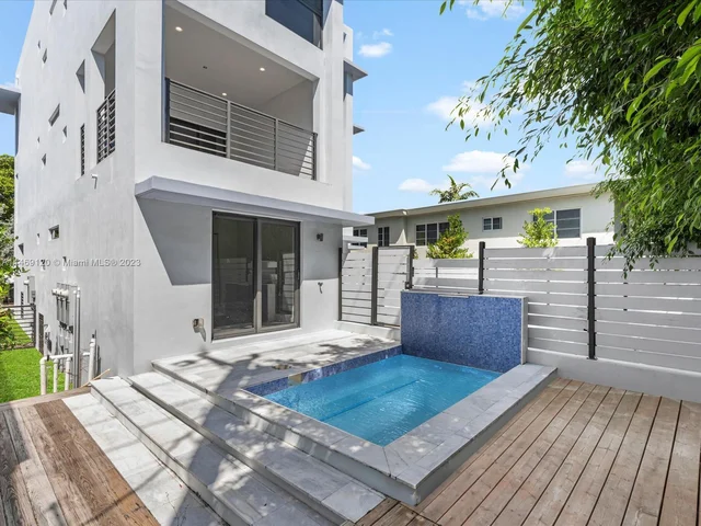 1134 71st St, Miami Beach FL 33141