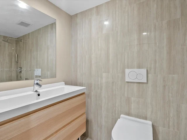 1134 71st St, Miami Beach FL 33141