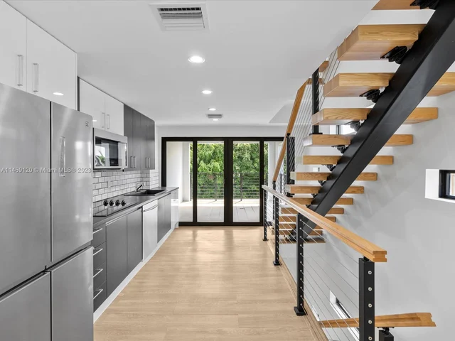 1134 71st St, Miami Beach FL 33141