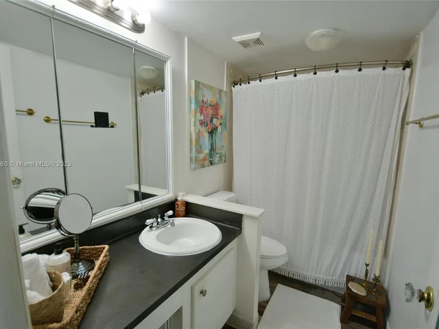 5600 N Flagler Dr # 206, West Palm Beach FL 33407