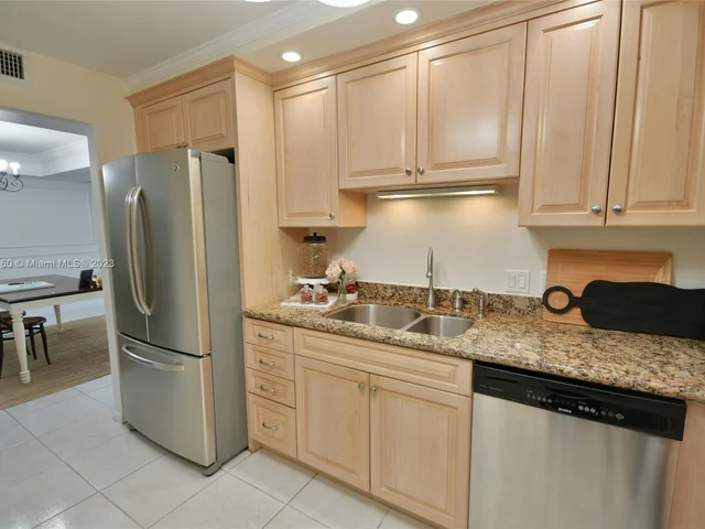 5600 N Flagler Dr # 206, West Palm Beach FL 33407