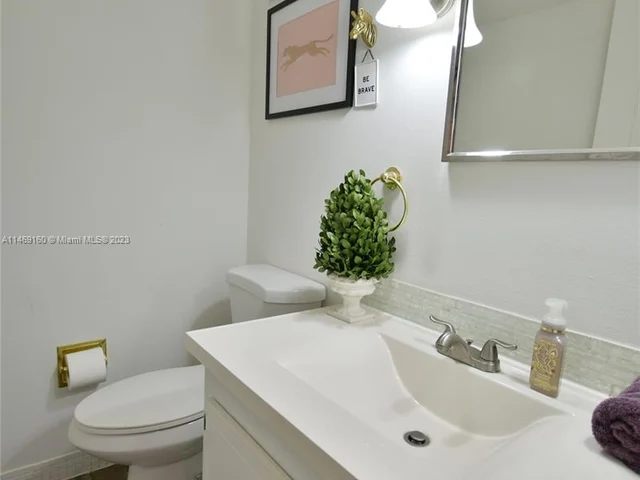 5600 N Flagler Dr # 206, West Palm Beach FL 33407