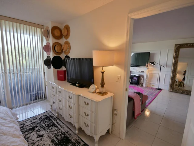 5600 N Flagler Dr # 206, West Palm Beach FL 33407