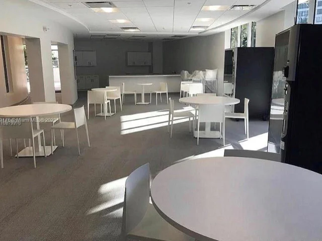 2500 Parkview Dr # 1816, Hallandale Beach FL 33009