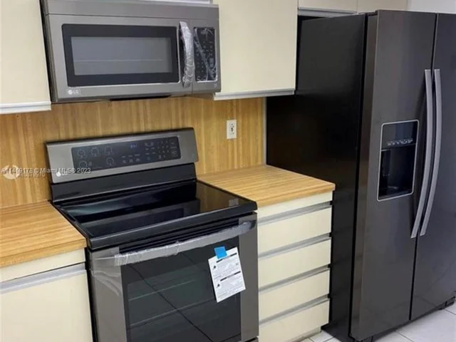 2500 Parkview Dr # 1816, Hallandale Beach FL 33009