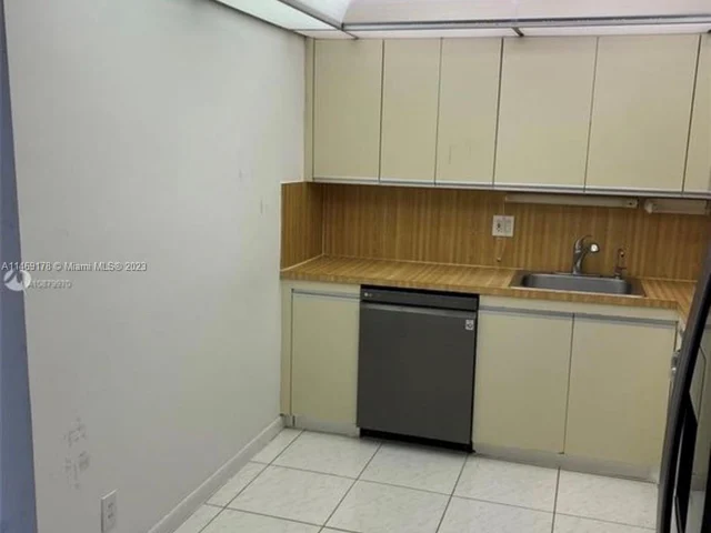 2500 Parkview Dr # 1816, Hallandale Beach FL 33009