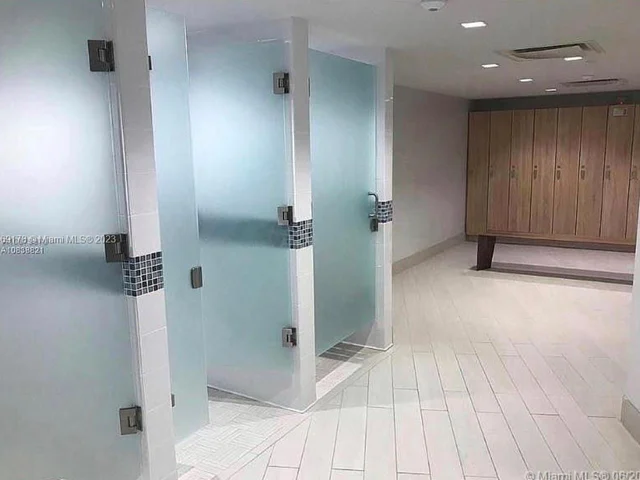 2500 Parkview Dr # 1816, Hallandale Beach FL 33009