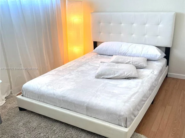 1660 NE 191st St # 1, Miami FL 33179