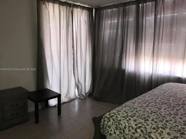 1660 NE 191st St # 1, Miami FL 33179