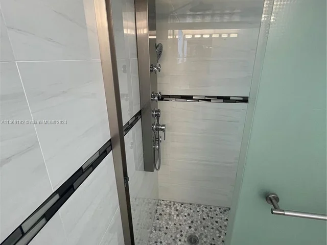 1660 NE 191st St # 1, Miami FL 33179