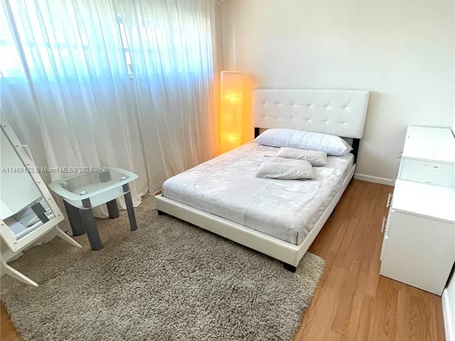 1660 NE 191st St # 1, Miami FL 33179