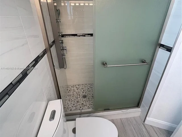 1660 NE 191st St # 1, Miami FL 33179