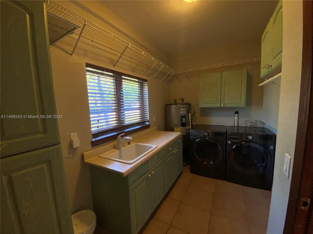 5845 N Bay Rd, Miami Beach FL 33140