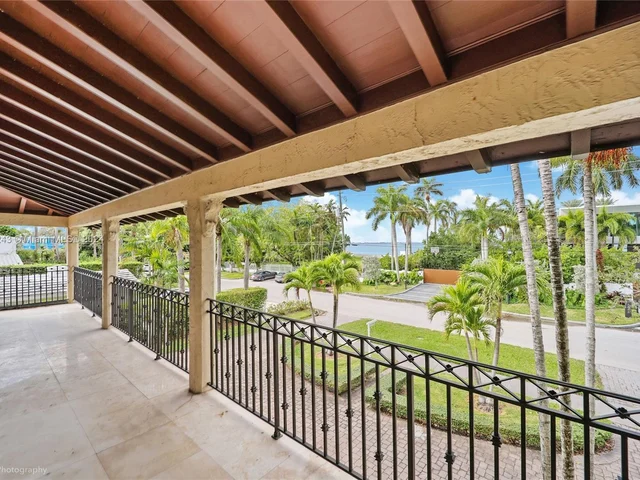 5845 N Bay Rd, Miami Beach FL 33140