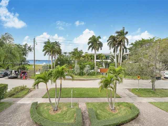 5845 N Bay Rd, Miami Beach FL 33140