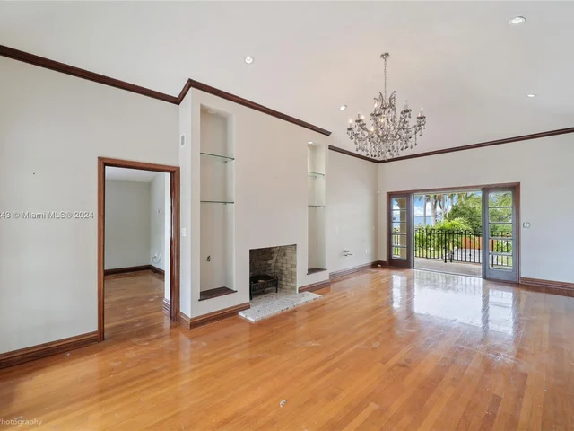 5845 N Bay Rd, Miami Beach FL 33140