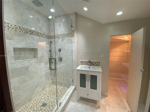 5845 N Bay Rd, Miami Beach FL 33140