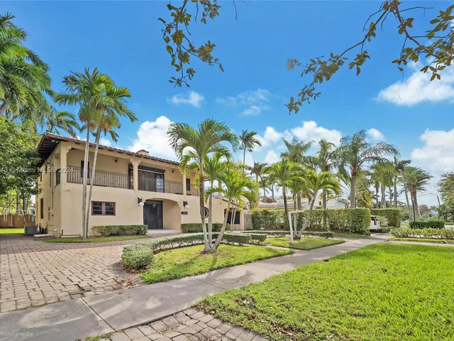 5845 N Bay Rd, Miami Beach FL 33140